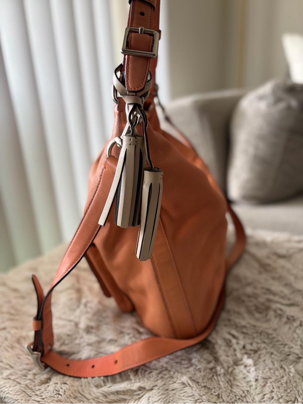 Coach Legacy Courtenay Peach Leather Hobo with Front Turn-Lock Pocket - Picture 4 of 7